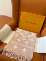 Louis Vuitton pink 100% wool scarf with electronic security chip Size: 186 * 34 cm - Image 3