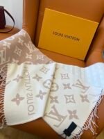 Louis Vuitton pink 100% wool scarf with electronic security chip Size: 186 * 34 cm - Image 7