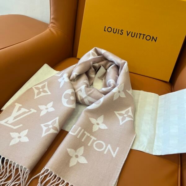 Louis Vuitton pink 100% wool scarf with electronic security chip Size: 186 * 34 cm