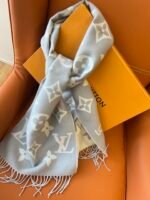 Louis Vuitton gray 100% wool scarf with electronic security chip Size: 186 * 34 cm - Image 2