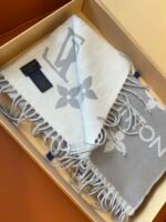 Louis Vuitton gray 100% wool scarf with electronic security chip Size: 186 * 34 cm - Image 6