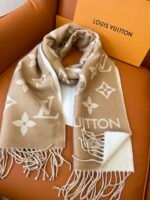 Louis Vuitton Khaki 100% wool scarf with electronic security chip Size: 186* 34 cm