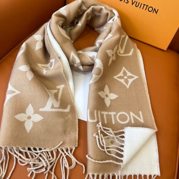Louis Vuitton Khaki 100% wool scarf with electronic security chip Size: 186* 34 cm