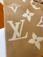 Louis Vuitton Khaki 100% wool scarf with electronic security chip Size: 186* 34 cm - Image 5