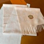 Louis Vuitton New Year pink dragon embroidered patch jacquard 100% wool scarf Size: 186* 34 cm - Image 2