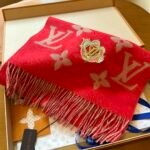 Louis Vuitton New Year's red dragon embroidered patch jacquard pattern 100% wool scarf Size: 186* 34 cm - Image 9