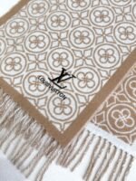 Louis Vuitton 100% lambskin double-sided jacquard khaki scarf Size: 35*200cm - Image 3