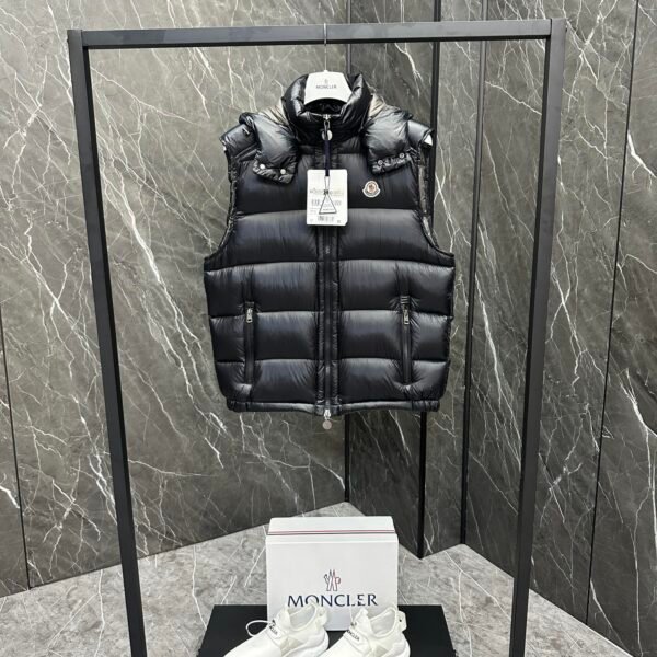 Moncler Bormes short down vest