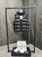 Moncler Bormes short down vest - Image 2