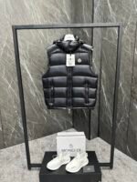 Moncler Bormes short down vest - Image 9
