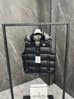 Moncler Bormes short down vest - Image 7