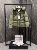 The Moncler Genius Designer Collection Phidon Chestnut Men's and Women's Detachable Hooded Short Down Jacket - Image 9