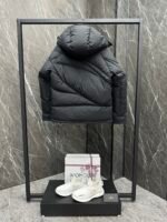 The Moncler Genius Designer Collection Phidon Chestnut Men's and Women's Detachable Hooded Short Down Jacket - Image 3