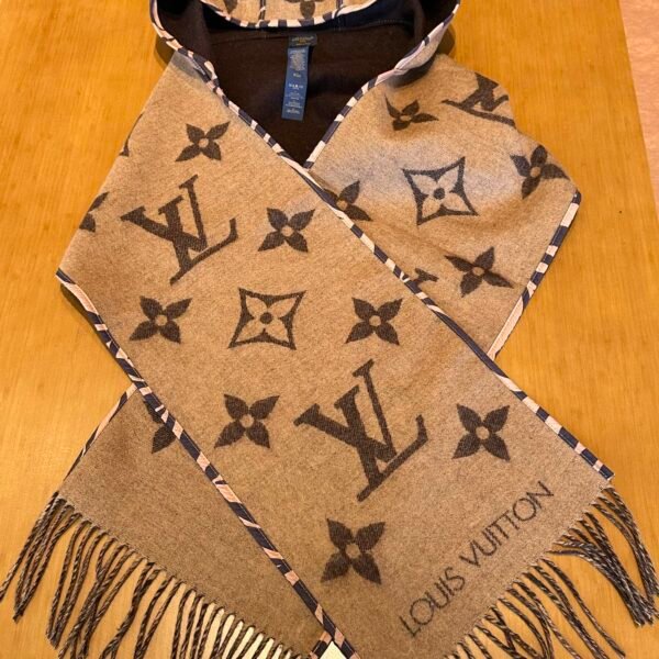 Louis Vuitton jacquard woven integrated hooded scarf Size: 196 * 26 cm
