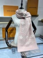 Louis Vuitton 100% wool pink shawl scarf Size: 34*180cm