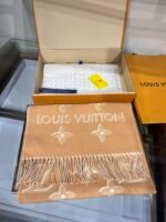 Louis Vuitton 100% wool orange shawl scarf Size: 34*180cm - Image 3