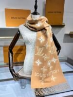 Louis Vuitton 100% wool orange shawl scarf Size: 34*180cm