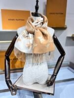 Louis Vuitton 100% wool orange shawl scarf Size: 34*180cm - Image 4