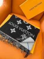 Louis Vuitton black 100% wool scarf with electronic security chip Size: 186 * 34 cm - Image 7