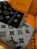 Louis Vuitton black 100% wool scarf with electronic security chip Size: 186 * 34 cm - Image 5