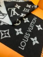 Louis Vuitton black 100% wool scarf with electronic security chip Size: 186 * 34 cm - Image 3