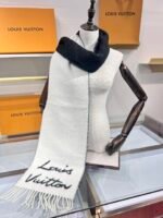 Louis Vuitton textured fringe scarf Size: 25 x 220 cm