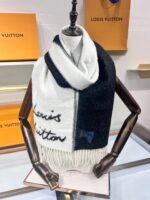 Louis Vuitton textured fringe scarf Size: 25 x 220 cm - Image 3