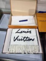 Louis Vuitton textured fringe scarf Size: 25 x 220 cm - Image 9