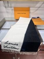 Louis Vuitton textured fringe scarf Size: 25 x 220 cm - Image 8