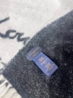 Louis Vuitton textured fringe scarf Size: 25 x 220 cm - Image 6