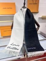 Louis Vuitton textured fringe scarf Size: 25 x 220 cm - Image 5