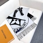 Louis Vuitton pattern high-end warm scarf Size: 45*215cm - Image 7