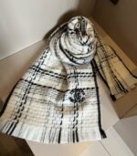Chanel classic black and white checkered 100% wool scarf Size: 32*186cm