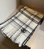 Chanel classic black and white checkered 100% wool scarf Size: 32*186cm - Image 6