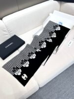 CHANEL houndstooth and camellia knitted scarf  Size: 33*180cm - Image 7