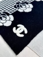 CHANEL houndstooth and camellia knitted scarf  Size: 33*180cm - Image 5