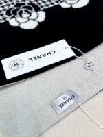 CHANEL houndstooth and camellia knitted scarf  Size: 33*180cm - Image 4
