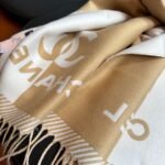 𝐂𝐇𝐀𝐍𝐄𝐋Double-sided color-blocked jacquard scarf Size: 184*34cm - Image 3