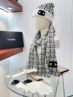 CHANEL wool suit hat three-piece set hat + scarf + gloves  - Image 2