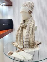 CHANEL wool suit hat three-piece set hat + scarf + gloves - Image 2