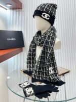 CHANEL wool suit hat three-piece set hat + scarf + gloves - Image 2