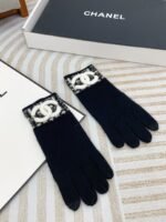 CHANEL wool suit hat three-piece set hat + scarf + gloves - Image 4