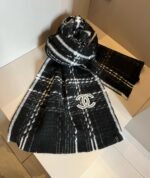 Chanel classic black and white checkered 100% wool scarf Size: 32*186cm