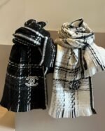 Chanel classic black and white checkered 100% wool scarf Size: 32*186cm - Image 3