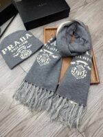 Prada wool two-piece suit 【Hat +Scarf】