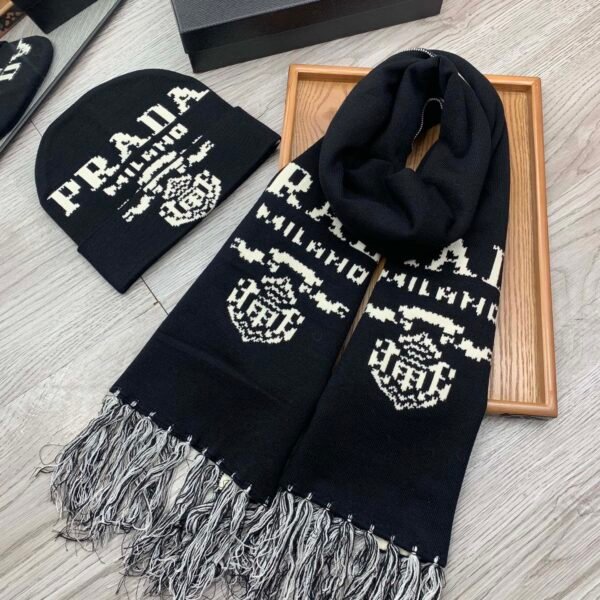 Prada wool two-piece suit 【Hat +Scarf】