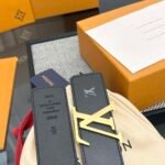 Louis Vuitton LV Initiales Blason 40mm Reversible Belt - Image 6