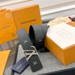 Louis Vuitton LV Initiales Blason 40mm Reversible Belt - Image 3