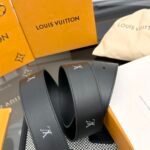 Louis Vuitton LV Initiales Blason 40mm Reversible Belt - Image 2