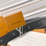 Louis Vuitton LV Initiales Blason 40mm Reversible Belt - Image 9